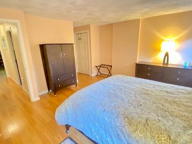 Building Photo - 224 Park St