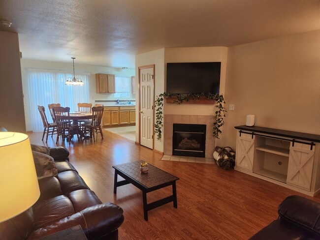 Building Photo - 4965 Universal Heights