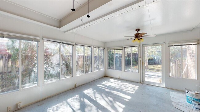 Building Photo - 1000 Henckley Ave
