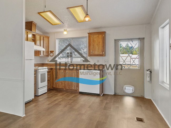 Building Photo - 2 Bedroom 1 Bathroom Home with Off-Street Parking Available in Athol!