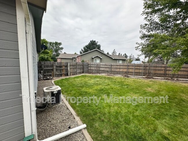 Building Photo - 807 Ptarmigan Pl