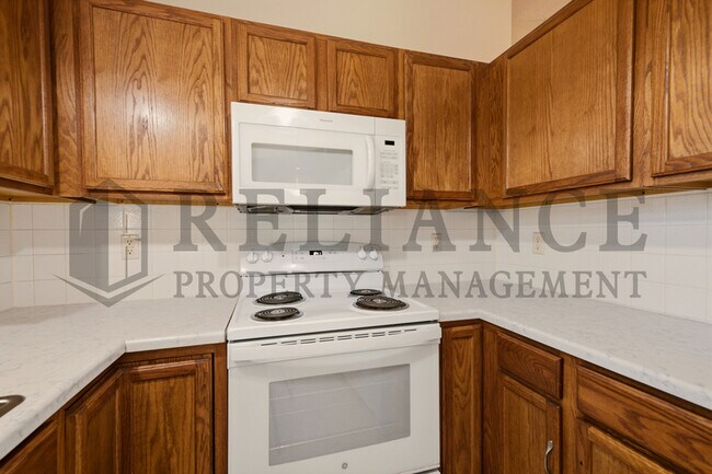 Building Photo - 2770 N Parkridge Ct