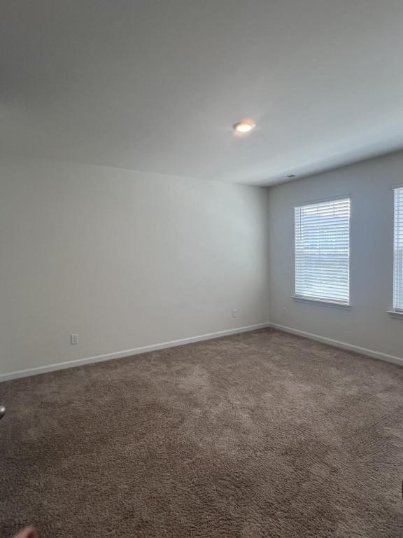 Building Photo - 2027 Chartwell Dr