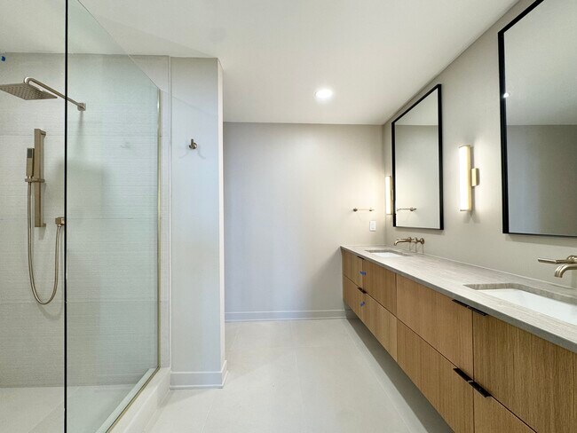 Building Photo - 537 E 19th St