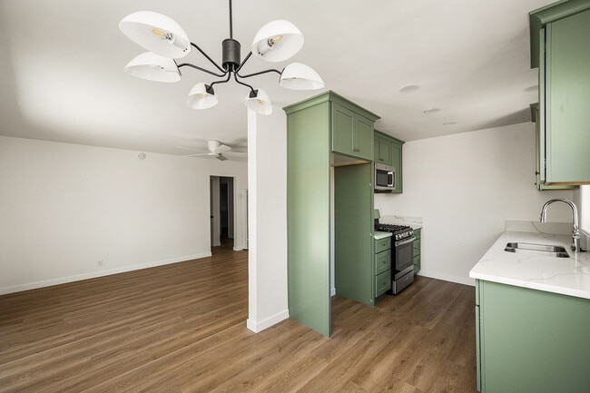 Building Photo - "Charming 3-Bedroom Haven in the Heart of Santa Ana – Your Perfect Retreat Awaits!"
