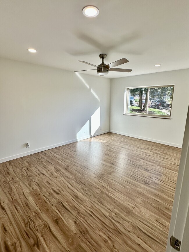 Building Photo - 3636 Taliluna Ave