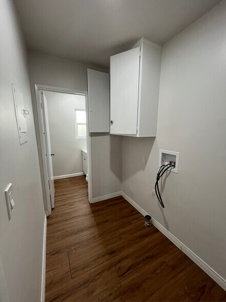 Unit A - Washer/Dryer Hookups - 2411 Harriman Ln