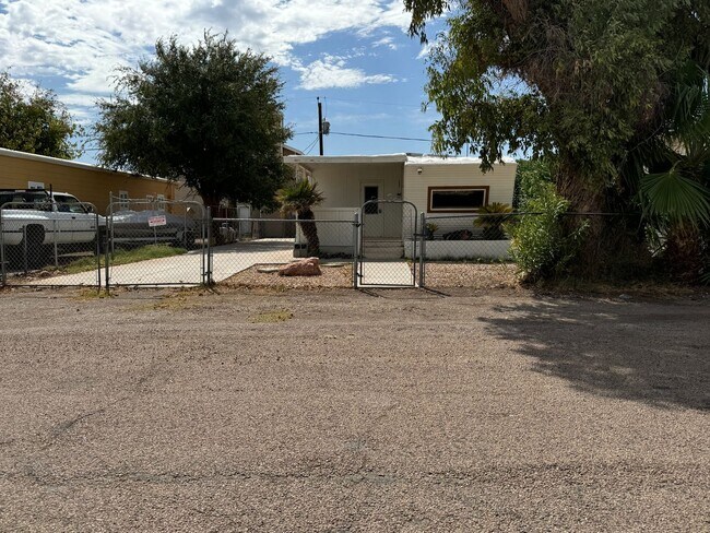 Building Photo - 2 BR Willow Beach with BOAT/RV Marina Membership available!