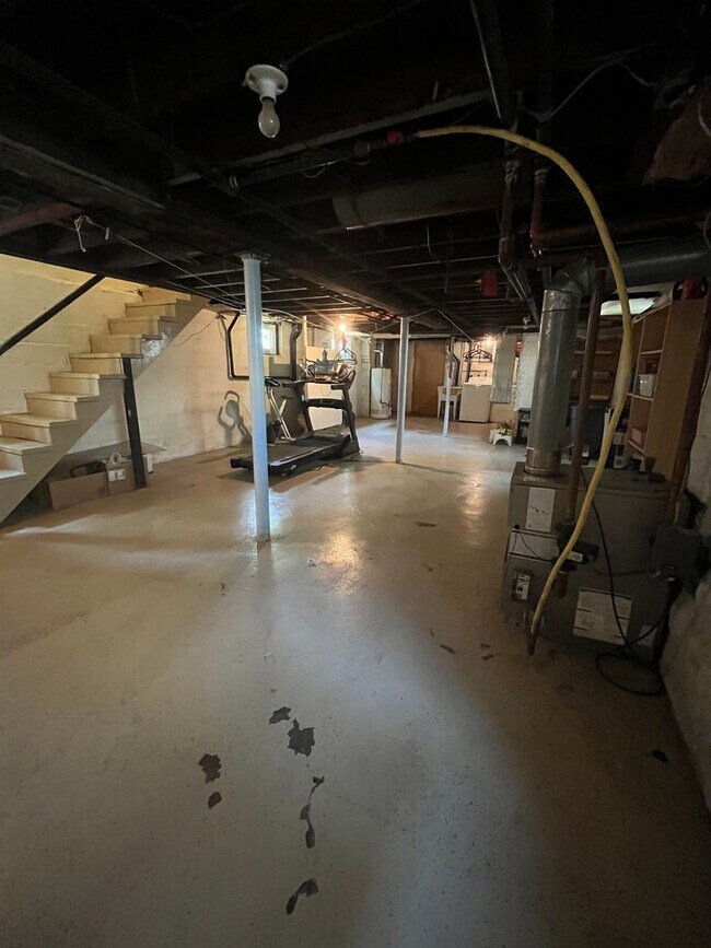 Building Photo - 3 Bedroom Squirrel Hill Home Available Now!