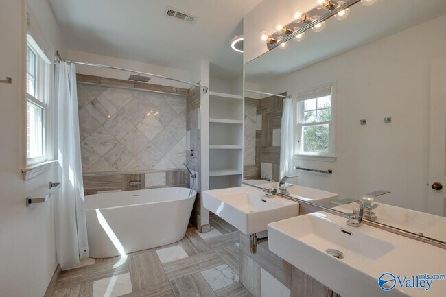 Building Photo - 501 Brenda Dr
