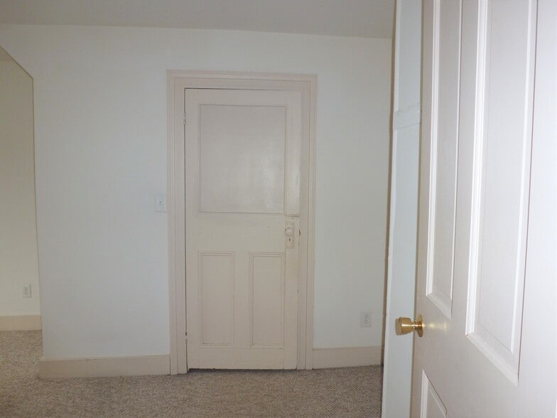 Building Photo - 97 N Winooski Ave