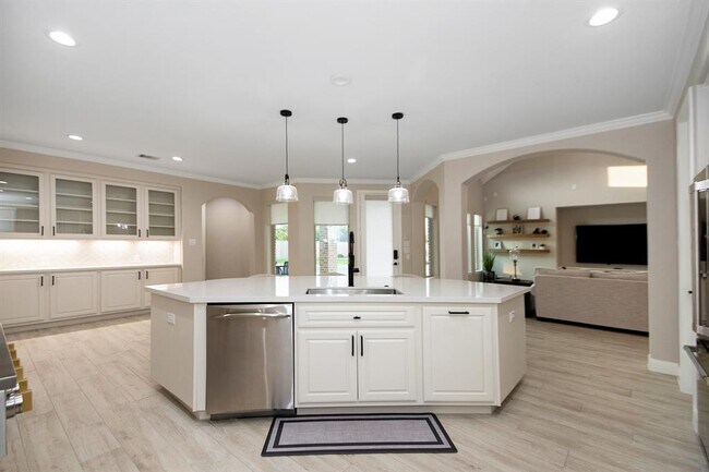 Building Photo - 1000 Bolivar Point Ln