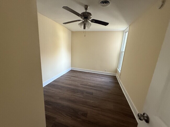 Building Photo - 1709 Cass St