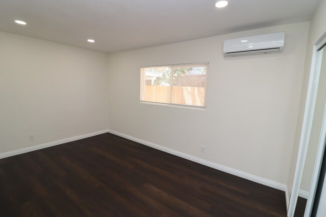 Building Photo - 468 N Cypress St