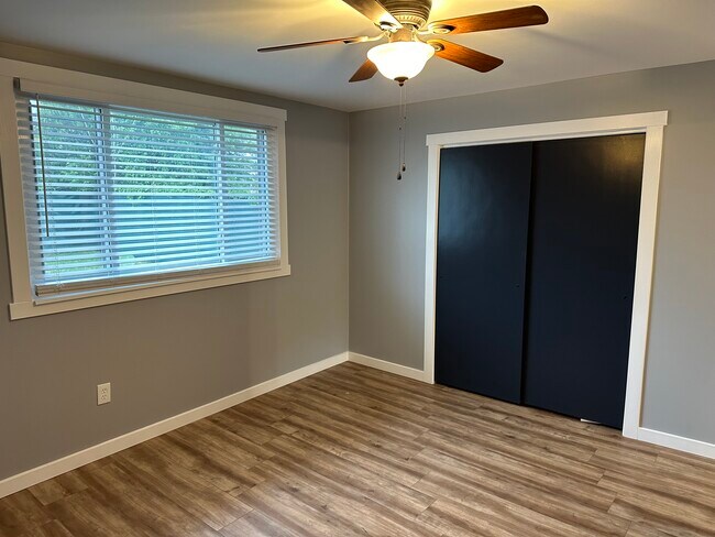 Building Photo - 203 Mansfield Ave