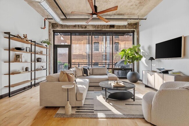Building Photo - 618 N Washington Ave