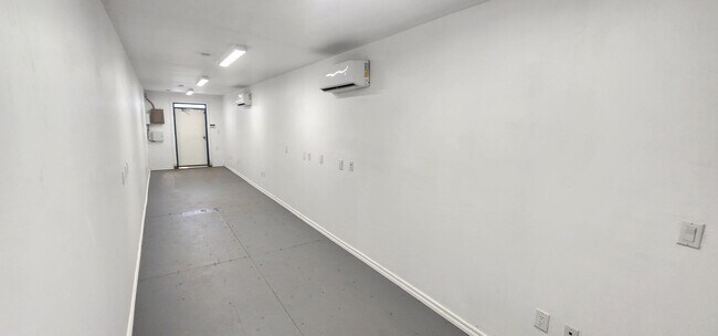 Building Photo - 15901 S Meridian Ave