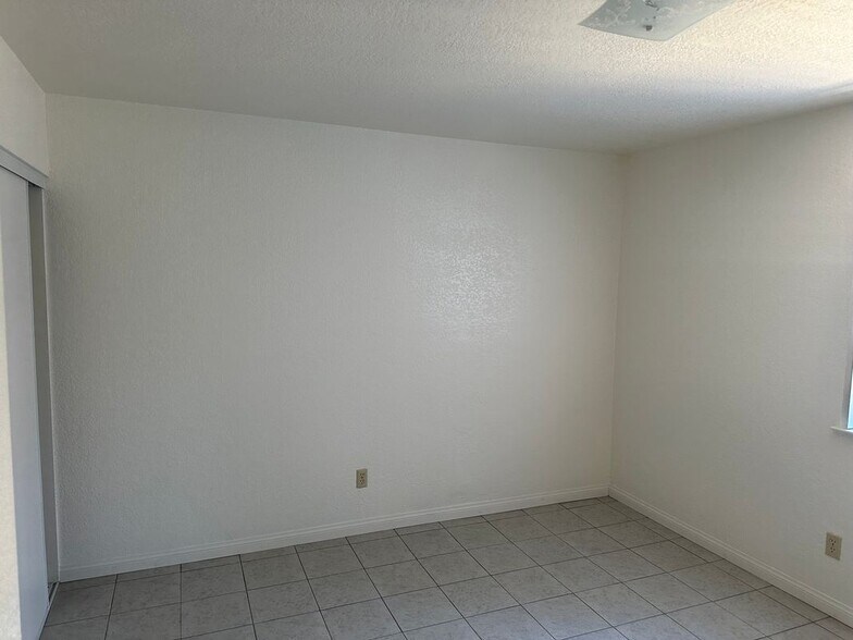 Building Photo - 16435 Orange St