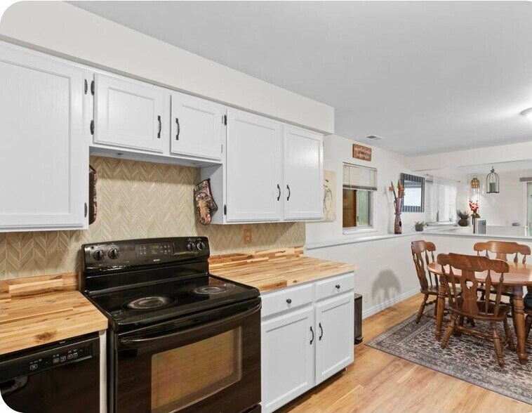 Building Photo - 4702 S Cathay Cir