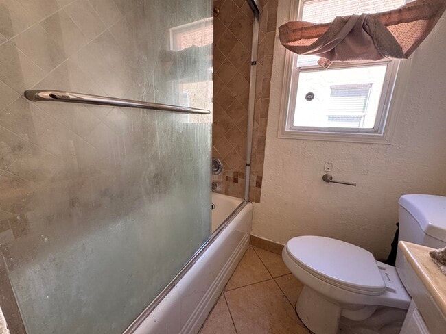 Building Photo - 1527 77th Ave