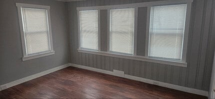 Building Photo - 10 Carter St