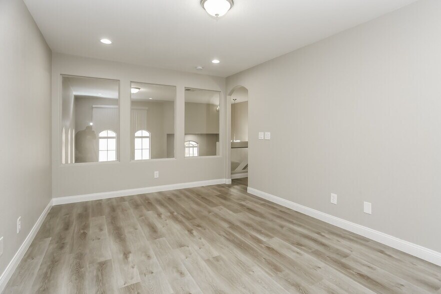 Building Photo - 8724 Honey Vine Ave