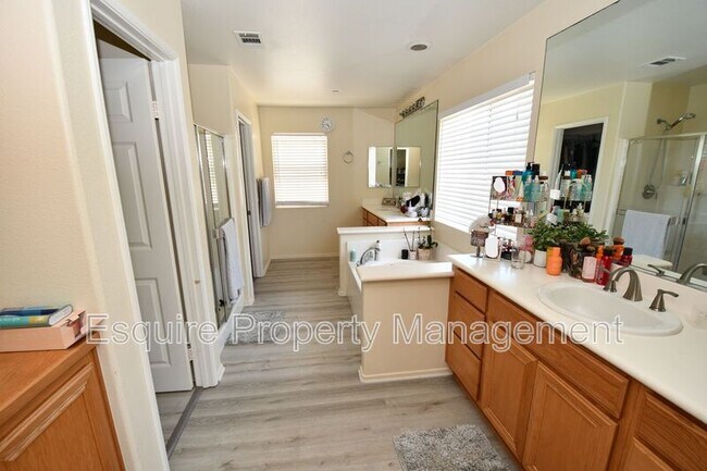 Building Photo - 371 Huerta St