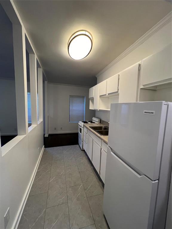 Building Photo - 4021 Mandell St