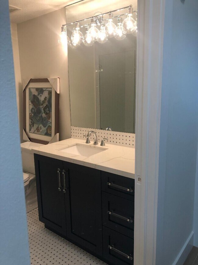 Building Photo - 9905 Baywinds Blvd