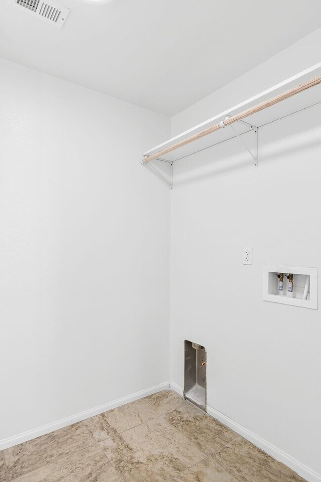 Building Photo - Spacious 4-Bedroom Home for Rent in Chula Vista – Available Now