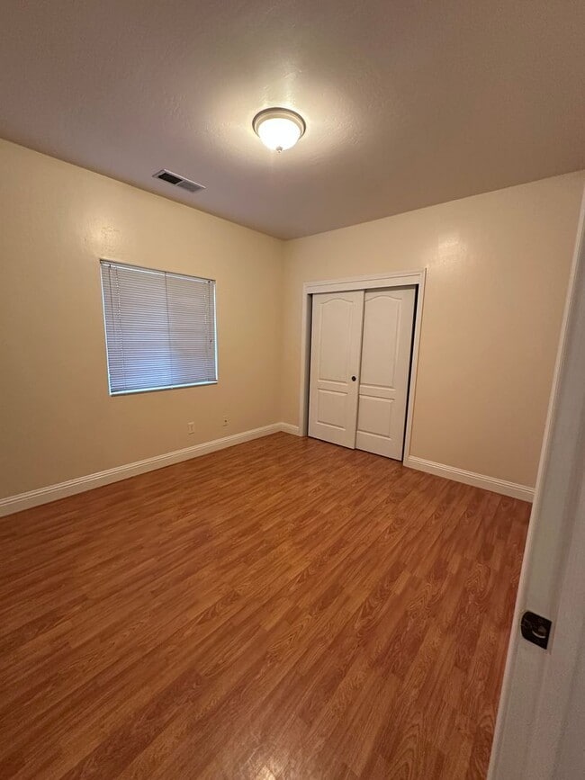 Building Photo - 615 New Zealand Dr