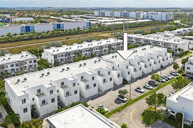 Building Photo - 10305 NW 63rd Terrace