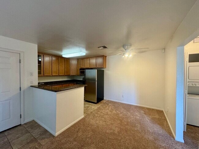 Building Photo - Charming 1 bedroom, 1 bathroom condo in Sacramento