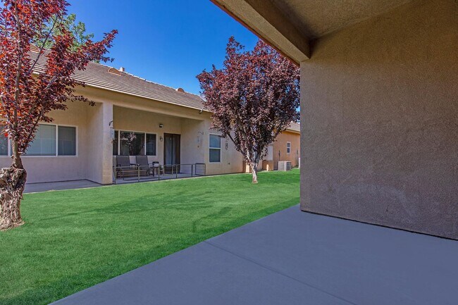 Building Photo - 625 Jasmine Parke Dr