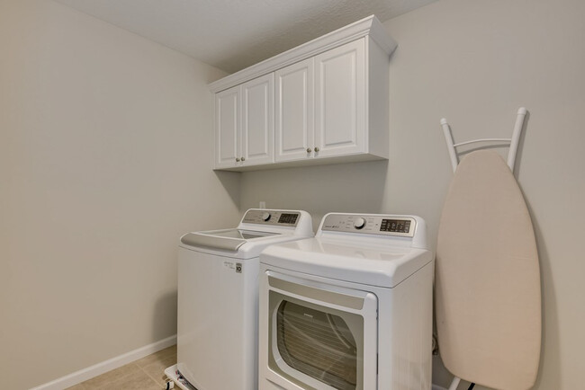 Building Photo - 4042 Ellington Dr