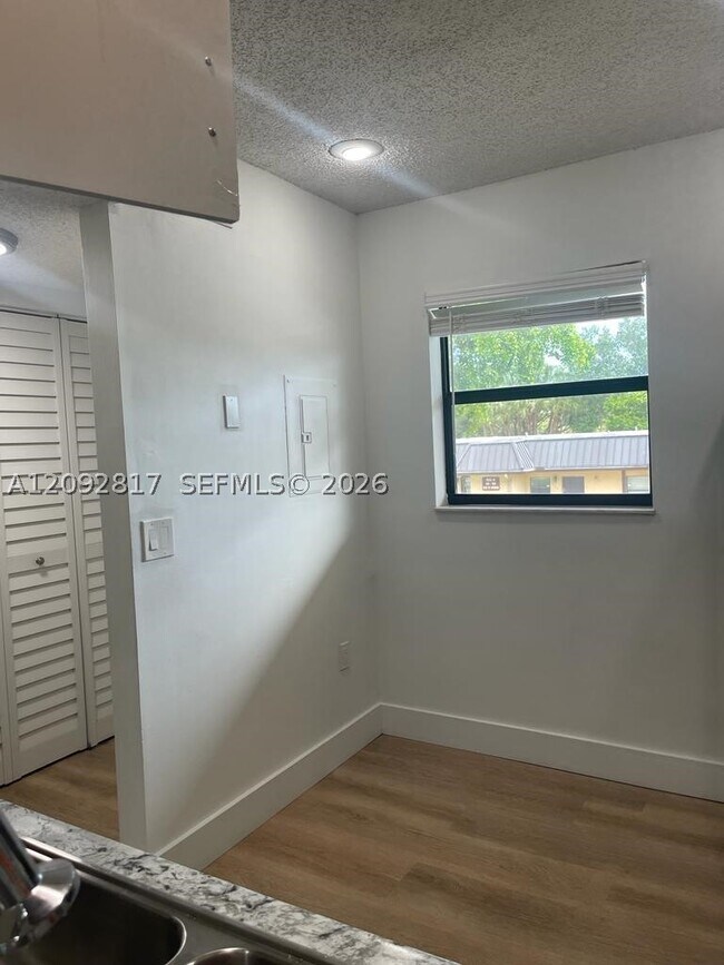 Building Photo - 136 NW 91st Ave