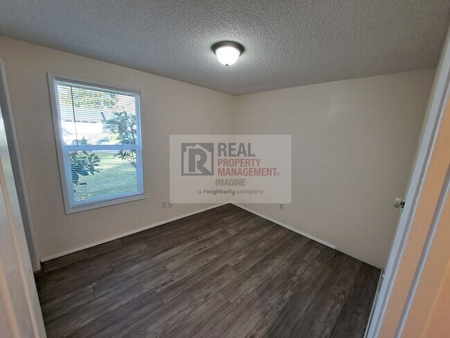 Building Photo - Newly Updated 3 Beds, 2 Bath Home on Quiet Street