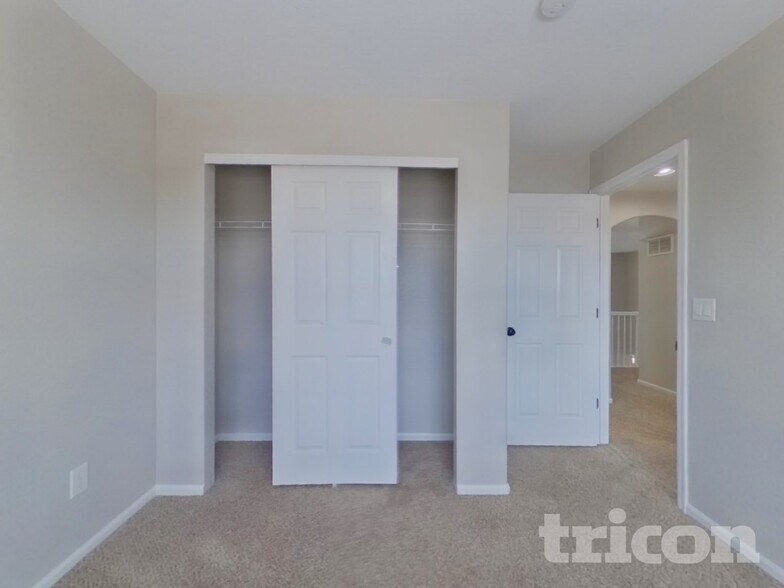 Building Photo - 10773 Southhaven Cir