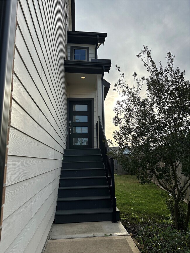 Building Photo - 9442 Starlight Oak Dr