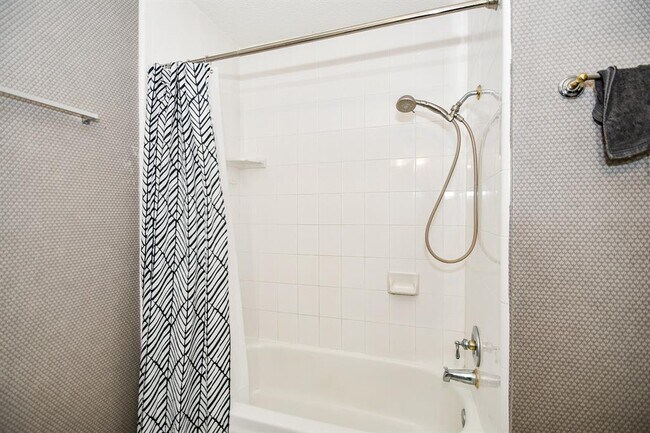 Building Photo - 3200 S Gessner Rd