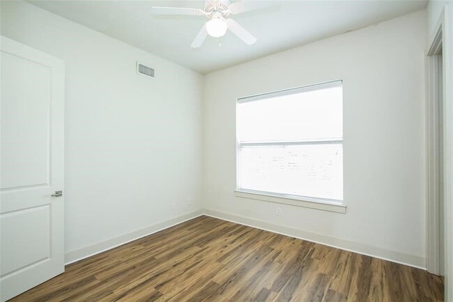 Building Photo - 1616 Edwards St