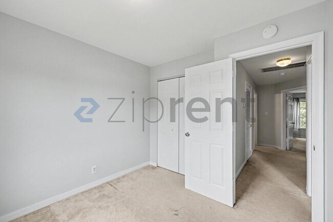Building Photo - Unit
