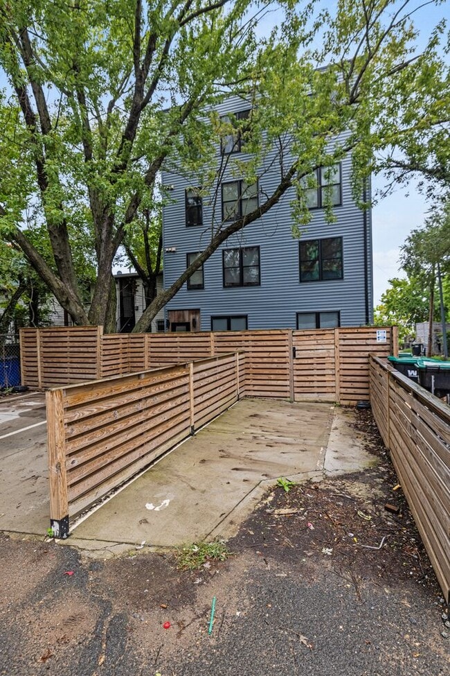 Building Photo - 1019 17th Pl NE