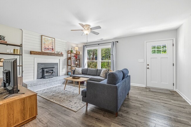 Building Photo - 2601 Bristol Pl