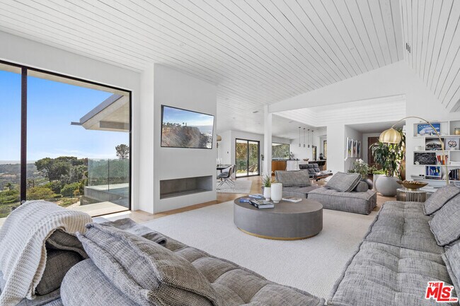 Building Photo - 23812 Malibu Crest Dr