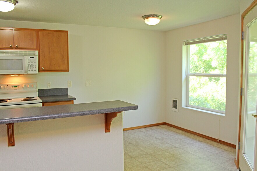 Building Photo - 683 NE 162nd Ave