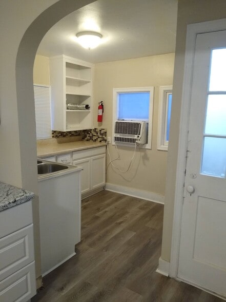 Building Photo - 2329 Van Buren Ave