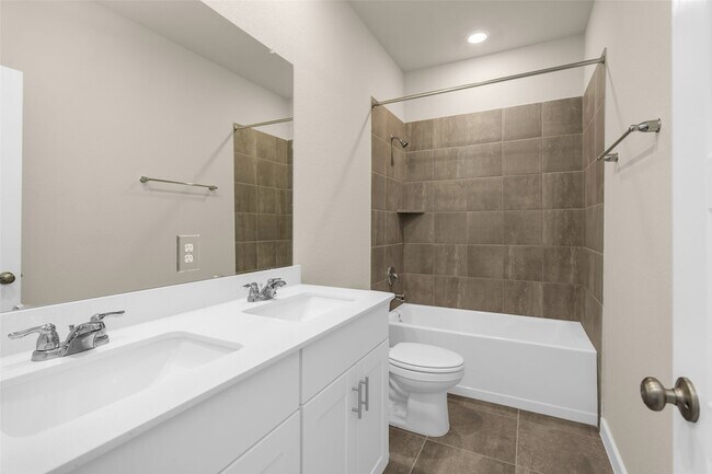 Building Photo - 18095 Martin Pines Dr