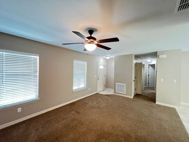 Building Photo - BEAUTIFUL 3 BD/2BA Home in Beautiful Ocala!!!