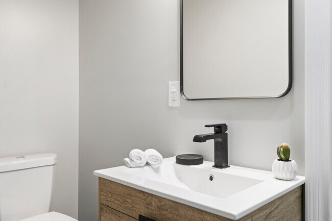 Building Photo - 2A Cherry Ln